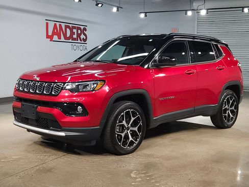Used 2025 Jeep Compass Limited AWD/4WD image 3