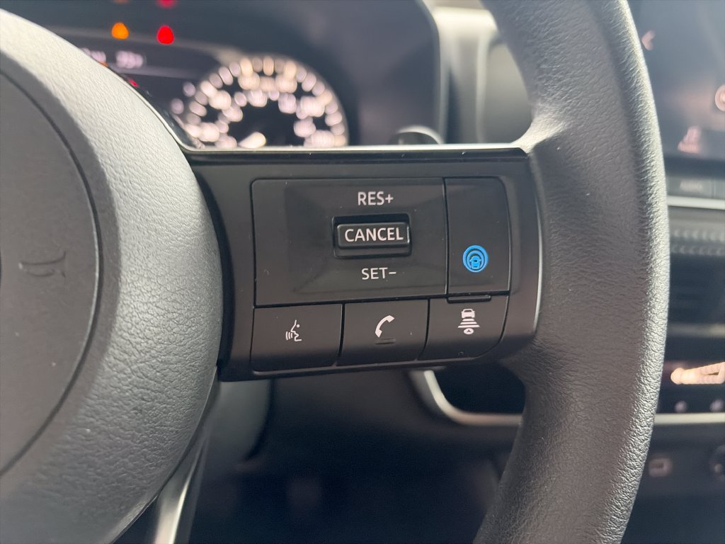 Used 2023 Nissan Rogue SV FWD image 16