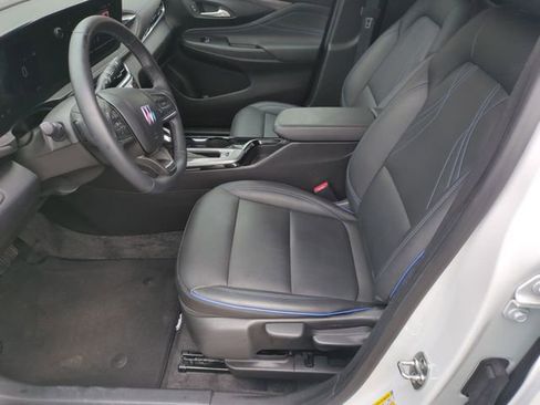 Used 2025 Buick Envista Sport Touring image 18