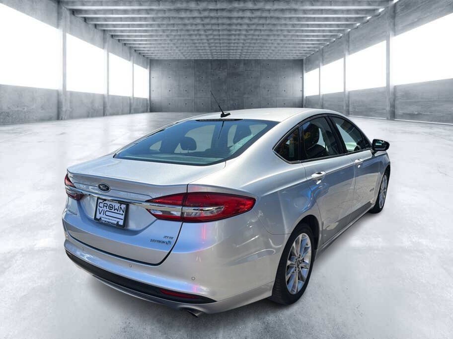 Used 2017 Ford Fusion SE FWD image 3
