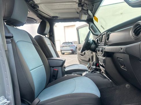 Used 2022 Jeep Gladiator Sport image 26