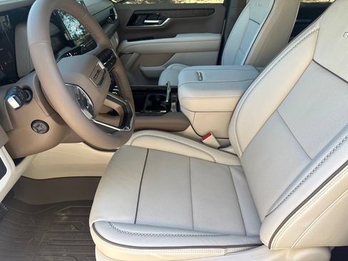 New 2026 GMC Yukon XL Denali w/ Sun & Power Step Package AWD/4WD image 9