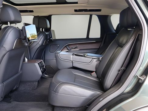 Used 2024 Land Rover Range Rover Long Wheelbase Autobiography image 11
