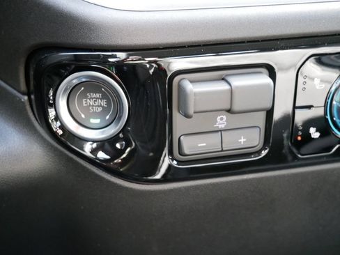 New 2026 GMC Sierra 1500 SLE w/ X31 Off-Road Package AWD/4WD image 18