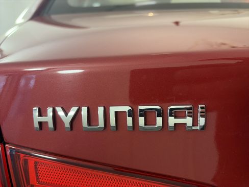 Used 2010 Hyundai Elantra GLS FWD image 18