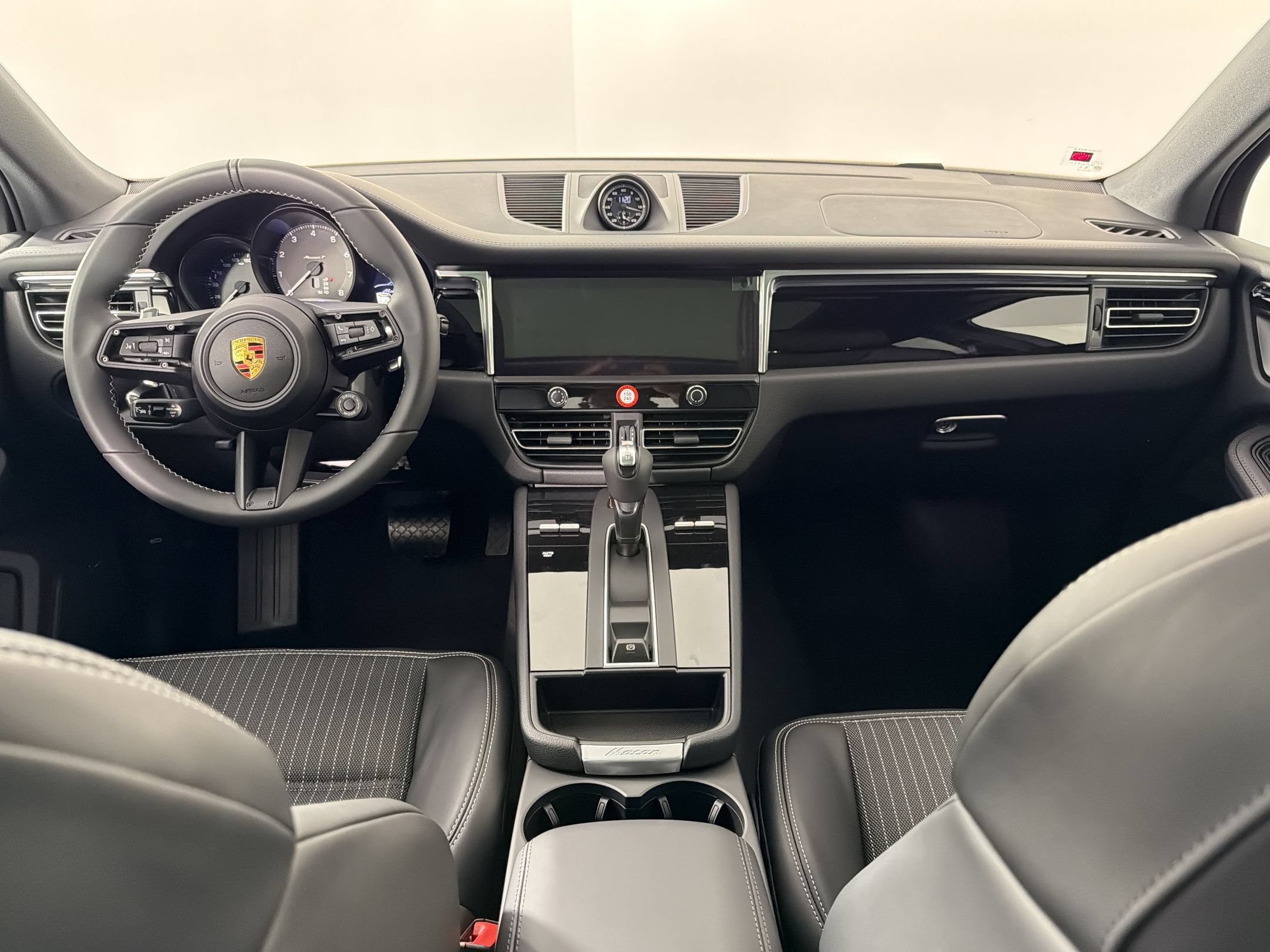 Certified 2026 Porsche Macan Turbo AWD/4WD image 20
