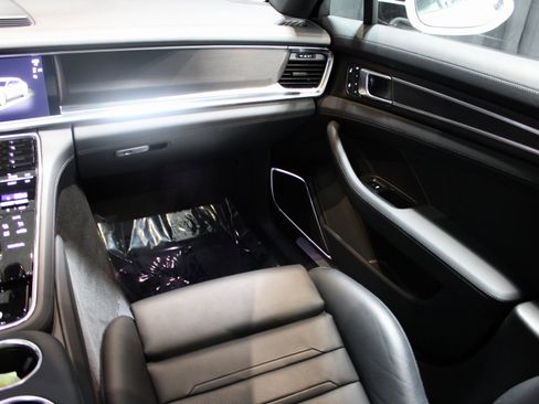 Certified 2023 Porsche Panamera 4 w/ Premium Package image 24