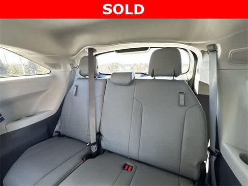 Used 2021 Toyota Sienna XLE w/ XLE Plus Package image 19