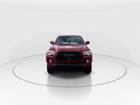 Used 2022 Toyota Tacoma SR5 w/ Technology Package image 3