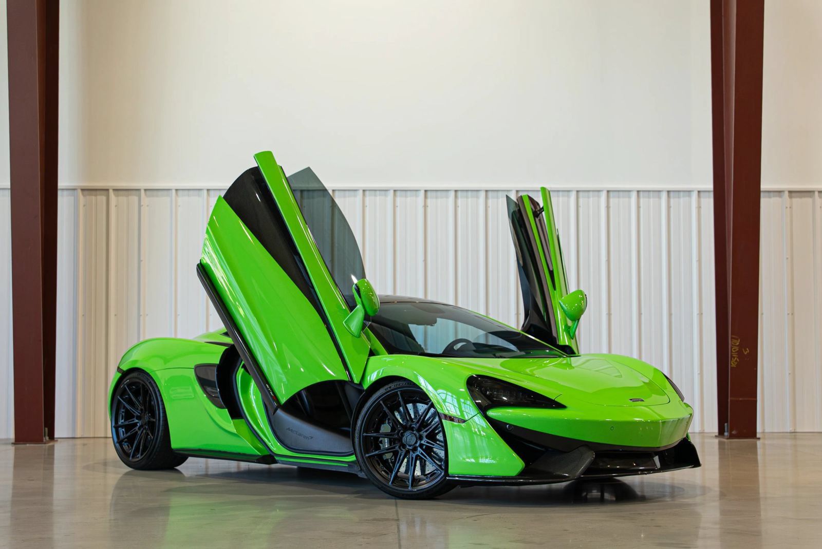 Used 2016 McLaren 570S Coupe RWD image 1