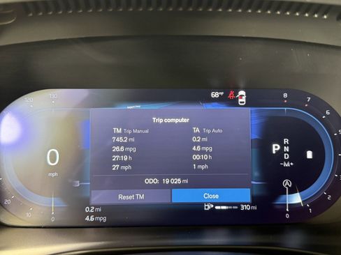 Used 2025 Volvo XC40 B5 Plus image 19