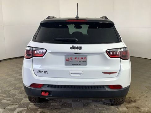 Used 2025 Jeep Compass Trailhawk image 8