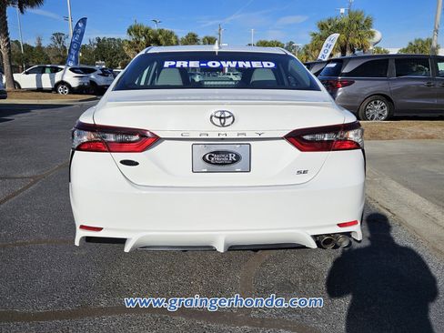 Used 2024 Toyota Camry SE image 4