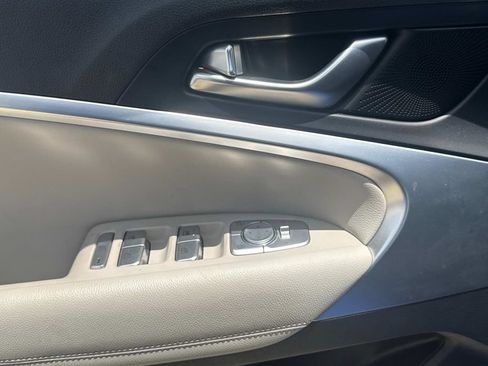 Used 2022 Genesis G70 2.0T RWD image 22