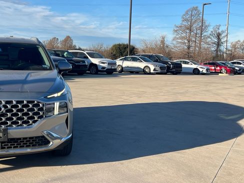 Used 2021 Hyundai Santa Fe SEL w/ Convenience Package image 3