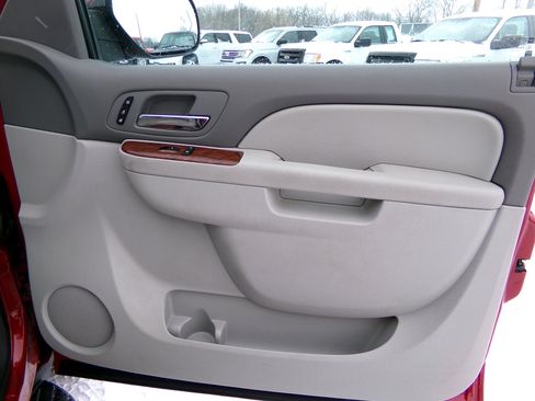 Used 2013 Chevrolet Suburban LTZ image 48