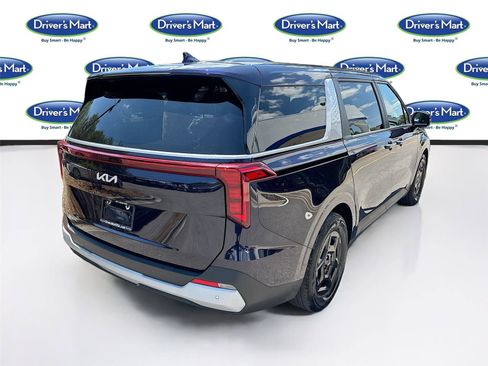 Used 2025 Kia Carnival FWD image 7