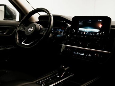 Used 2025 Nissan Pathfinder SV image 27