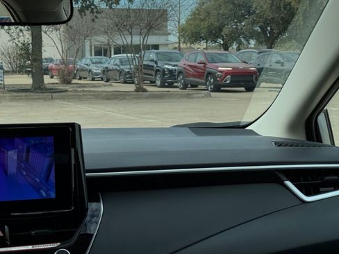 Used 2025 Toyota Corolla LE image 35