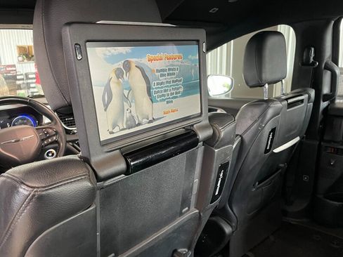 Used 2018 Chrysler Pacifica Touring-L Plus w/ Advanced Safetytec Group FWD image 23