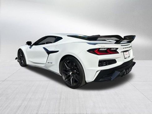 Used 2024 Chevrolet Corvette Z06 w/ Z07 Performance Package RWD image 7