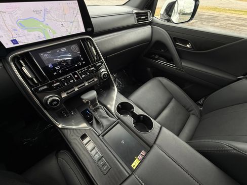 Used 2023 Lexus LX 600 4WD w/ Luxury Package image 44