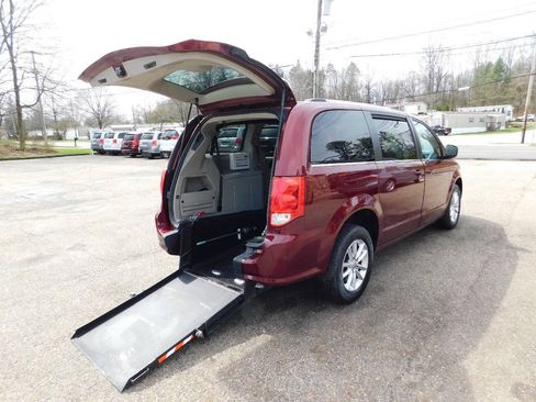 Used 2020 Dodge Grand Caravan SXT FWD image 1