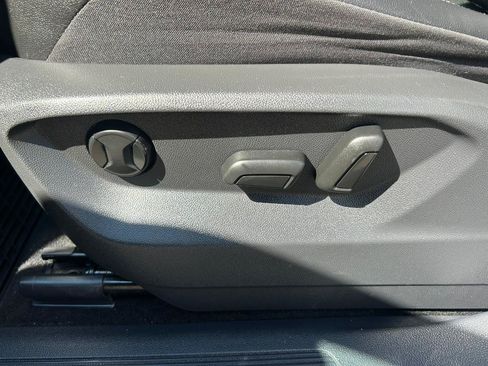 Used 2019 Volkswagen Tiguan SE AWD/4WD image 12
