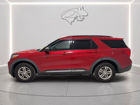 Used 2021 Ford Explorer XLT w/ Equipment Group 202A AWD/4WD image 2