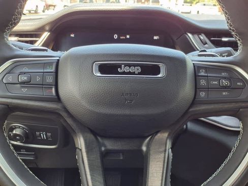 Used 2025 Jeep Grand Cherokee L Limited w/ Black Appearance Package image 22