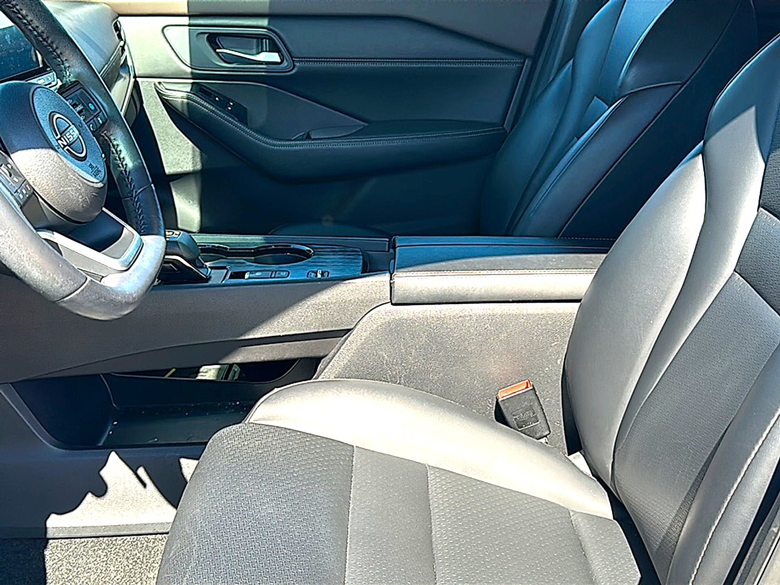 Used 2022 Nissan Rogue SV w/ SV Premium Package FWD image 4