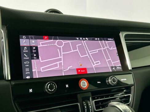 Certified 2025 Porsche Macan image 22
