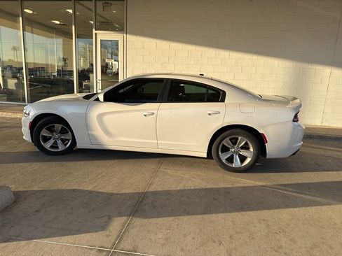 Used 2015 Dodge Charger SE w/ Power Sunroof Group image 3