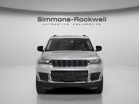 Used 2024 Jeep Grand Cherokee L Laredo w/ Luxury Tech Group I AWD/4WD image 9