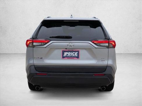 Used 2020 Toyota RAV4 LE image 7