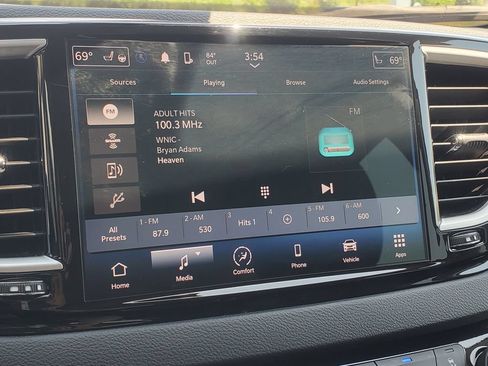 Used 2024 Chrysler Pacifica Touring-L FWD image 18
