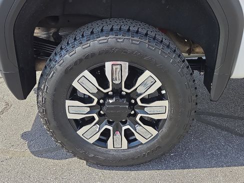 Used 2022 GMC Sierra 2500 Denali w/ Denali Ultimate Package AWD/4WD image 17