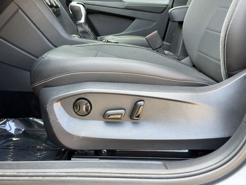 Used 2024 Volkswagen Taos SE AWD/4WD image 15