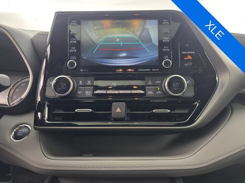 Used 2022 Toyota Highlander XLE FWD image 23