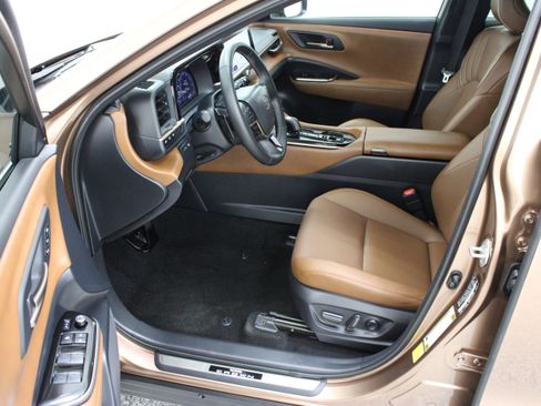 Certified 2025 Toyota Crown Signia w/ Advanced Technology Package AWD/4WD image 14