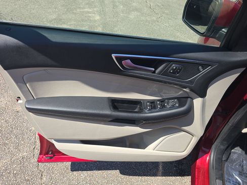 Used 2019 Ford Edge Titanium w/ Equipment Group 301A AWD/4WD image 26