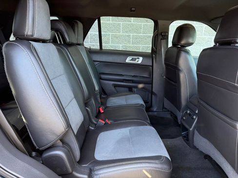 Used 2015 Ford Explorer XLT w/ Equipment Group 202A image 20