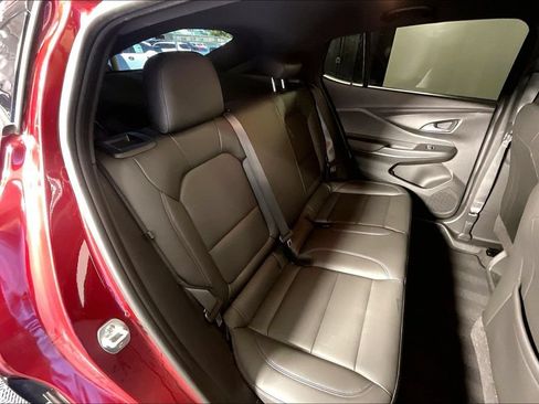 Used 2025 Buick Envista Sport Touring w/ Convenience I Package FWD image 32