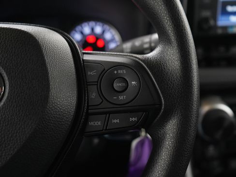 Used 2021 Toyota RAV4 LE AWD/4WD image 26