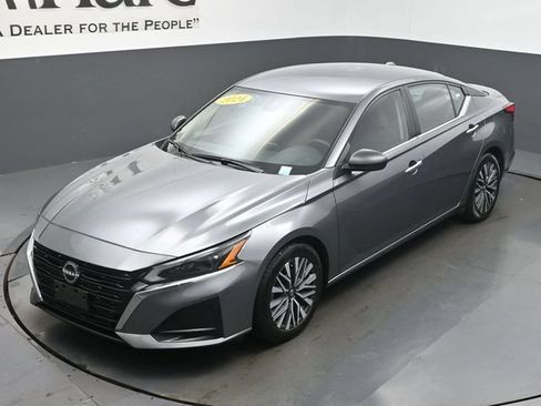 Used 2024 Nissan Altima 2.5 SV FWD image 59