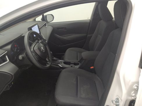 Used 2025 Toyota Corolla LE FWD image 17