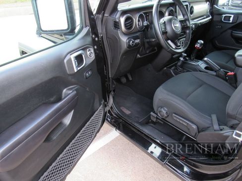 Used 2018 Jeep Wrangler Sport AWD/4WD image 13