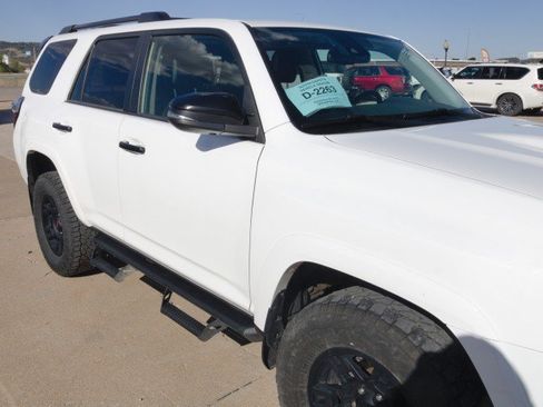 Used 2021 Toyota 4Runner Venture w/ Moonroof Package AWD/4WD image 10