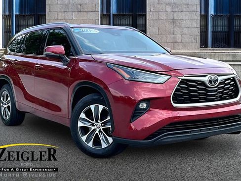 Used 2022 Toyota Highlander XLE FWD image 1