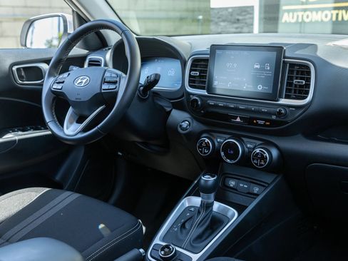 Used 2025 Hyundai Venue SEL FWD image 25